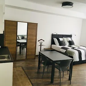 κάντε κράτηση εδώ